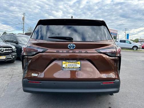 2023 Toyota Sienna XLE 8 Passenger