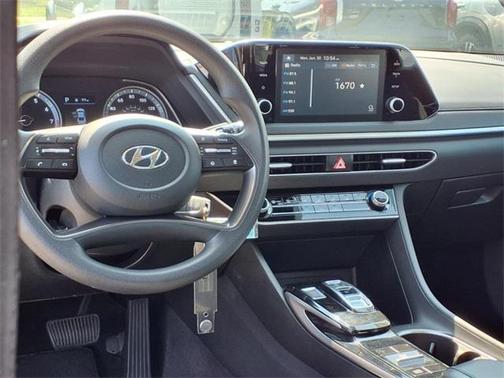 2022 Hyundai SONATA SE