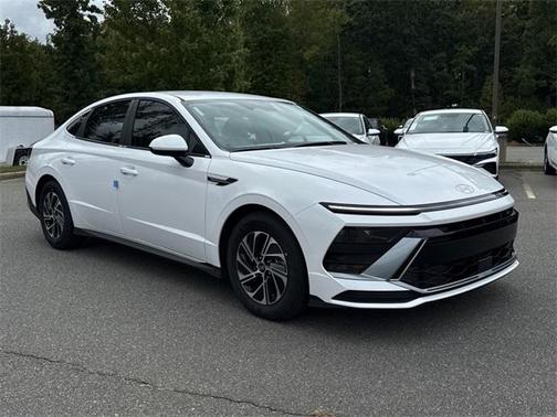 2026 Hyundai SONATA Hybrid Base