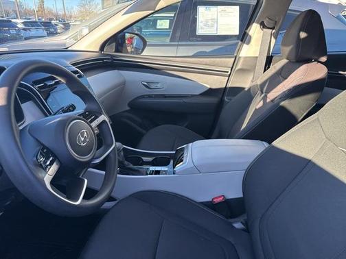 2024 Hyundai TUCSON SE