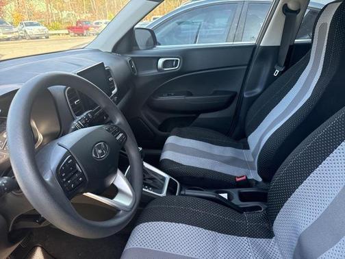 2022 Hyundai VENUE SE