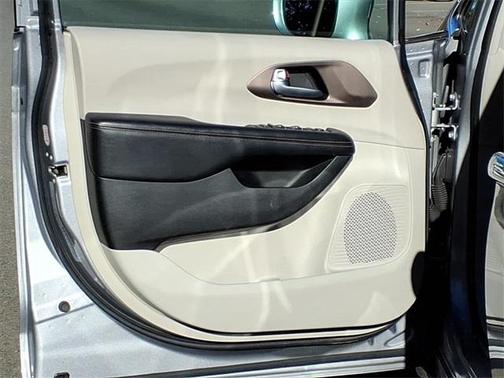 2018 Chrysler Pacifica Touring-L