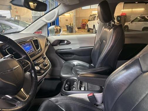 2018 Chrysler Pacifica Touring-L