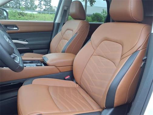 2025 Nissan Pathfinder Platinum 4WD