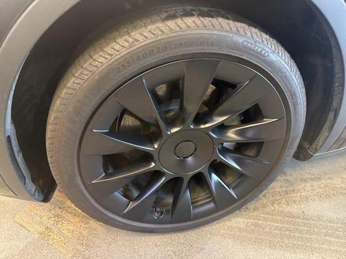 2024 Tesla Model Y Long Range Single Motor Rear-Wheel Drive