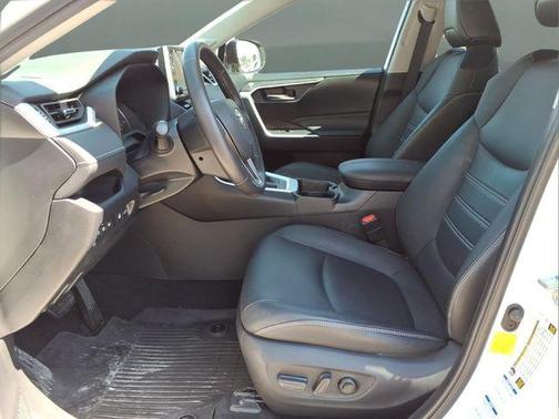 Blizzard Pearl 2021 Toyota RAV4 XLE Premium