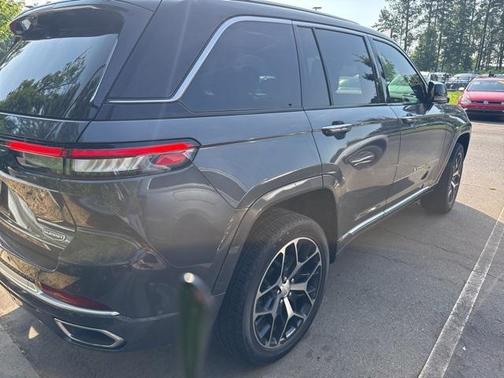 2022 Jeep Grand Cherokee Summit