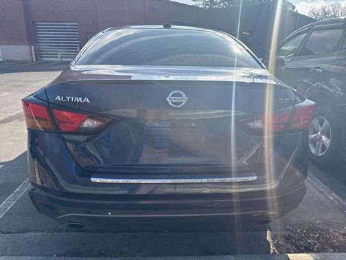 2022 Nissan Altima SR FWD