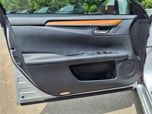 2013 Lexus ES 300h Base