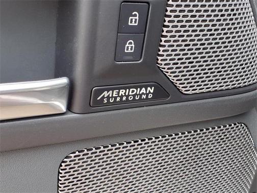 2023 Land Rover Defender 130 X-Dynamic SE