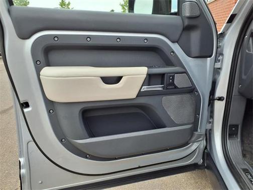 2023 Land Rover Defender 130 X-Dynamic SE