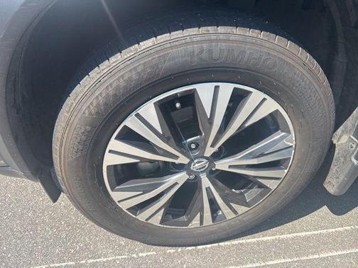 Gun Metallic 2021 Nissan Rogue SV