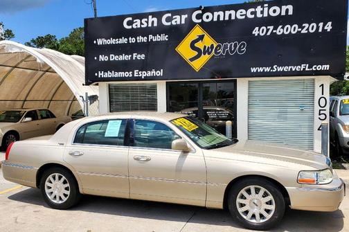 TAN 2007 Lincoln Town Car Signature