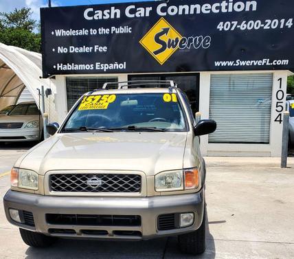 GOLD 2001 Nissan Pathfinder SE