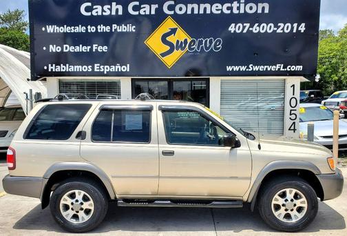 GOLD 2001 Nissan Pathfinder SE