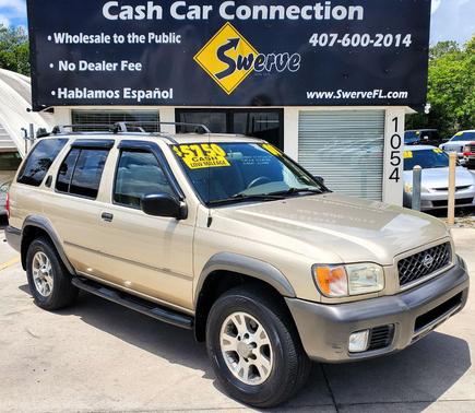 GOLD 2001 Nissan Pathfinder SE