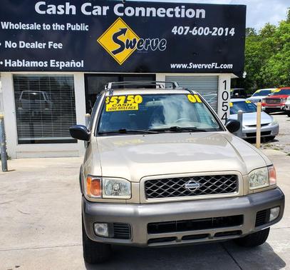 GOLD 2001 Nissan Pathfinder SE