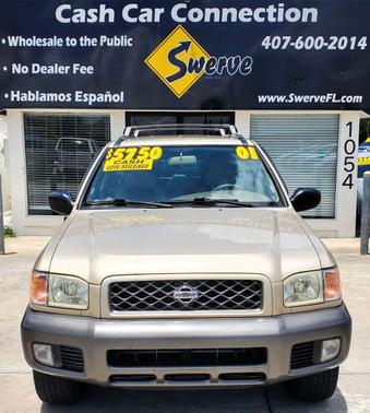 GOLD 2001 Nissan Pathfinder SE