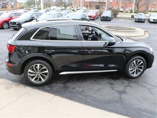 Mythos Black Metallic 2021 Audi Q5 40 Premium Plus