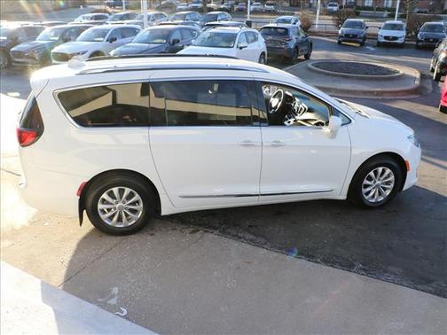 2018 Chrysler Pacifica Touring-L