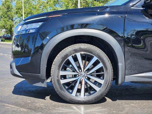 Super Black 2023 Nissan Pathfinder Platinum 4WD