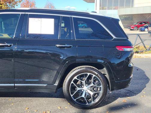 2022 Jeep Grand Cherokee Summit