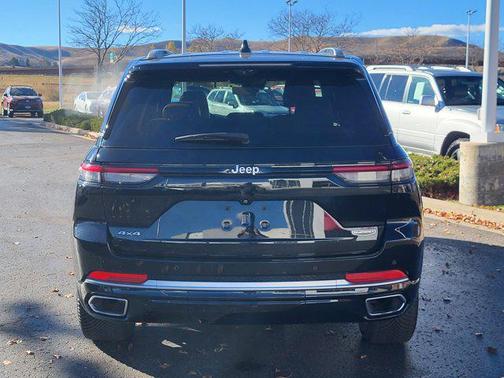 2022 Jeep Grand Cherokee Summit