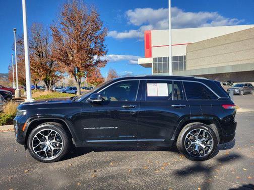 2022 Jeep Grand Cherokee Summit