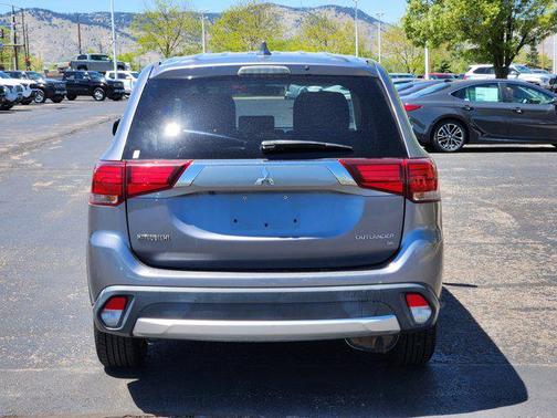 Mercury Gray Metallic 2018 Mitsubishi Outlander SE