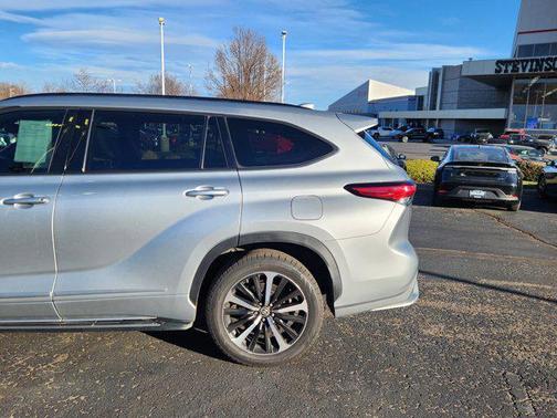2022 Toyota Highlander XSE