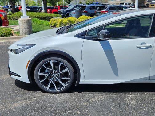 2025 Toyota Prius L