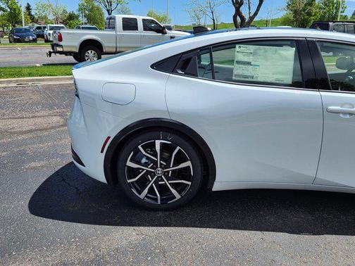 2025 Toyota Prius L