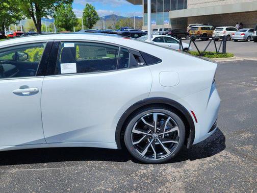 2025 Toyota Prius L