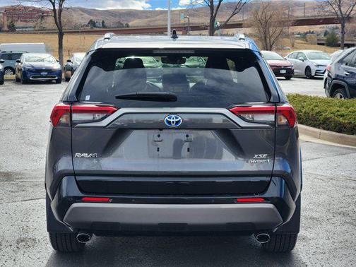2020 Toyota RAV4 Hybrid SE