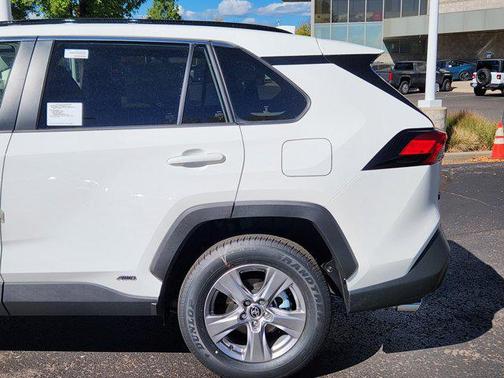 2025 Toyota RAV4 Hybrid LE