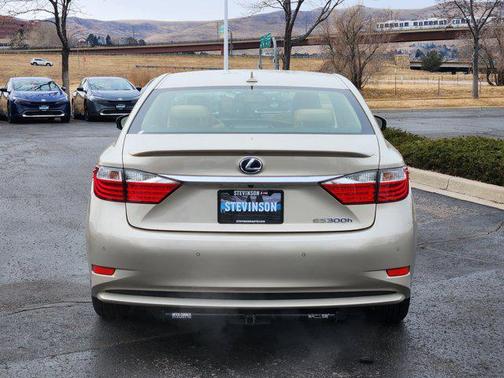 2014 Lexus ES 300h Base