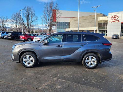 2022 Toyota Highlander LE