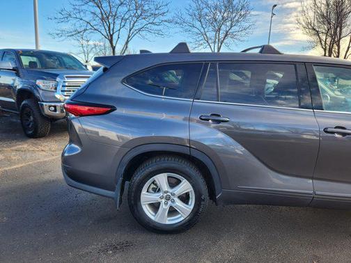 2022 Toyota Highlander LE