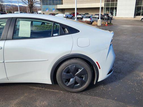 2025 Toyota Prius Plug-In Hybrid SE