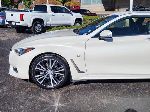 2019 INFINITI Q60 3.0T LUXE