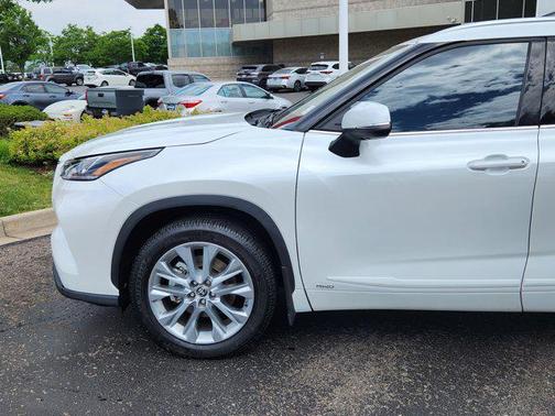 2022 Toyota Highlander Hybrid Limited