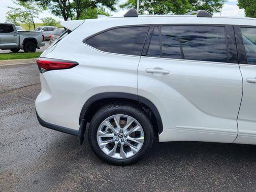2022 Toyota Highlander Hybrid Limited