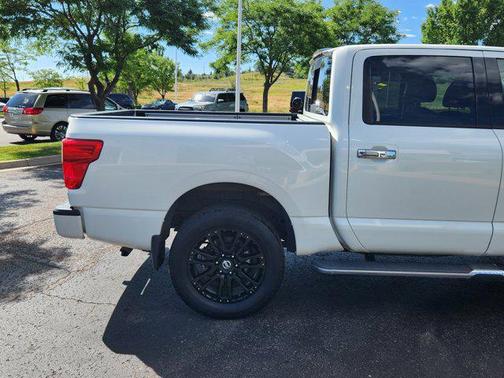 2017 Nissan Titan SL