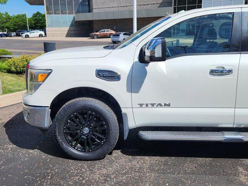 2017 Nissan Titan SL