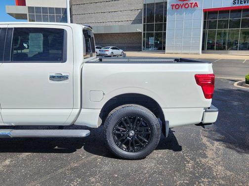 2017 Nissan Titan SL
