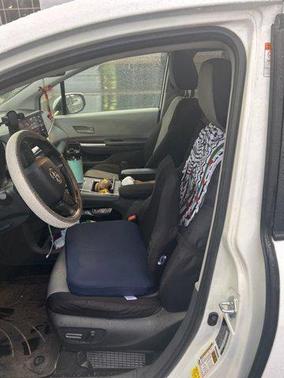 2022 Toyota Sienna LE