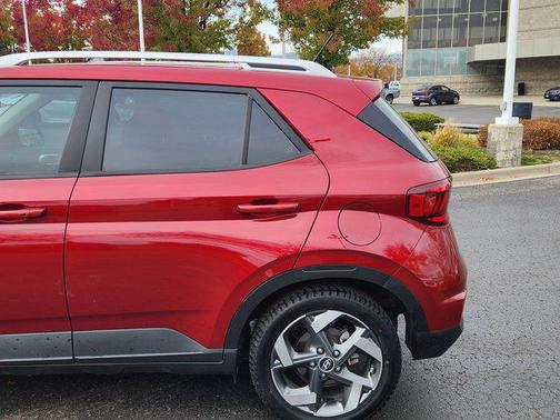 2024 Hyundai VENUE SEL