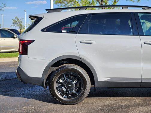 Wolf Gray 2024 Kia Sorento SX