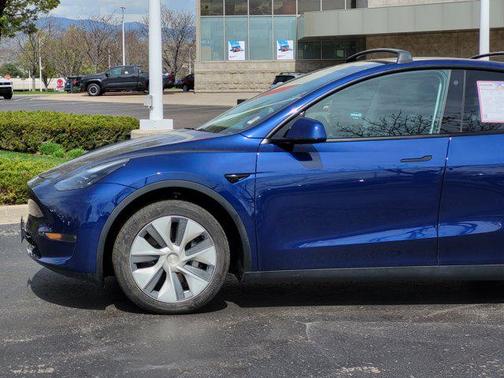 2023 Tesla Model Y Long Range Dual Motor All-Wheel Drive