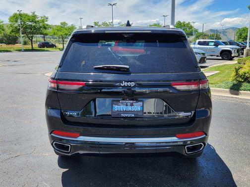 2022 Jeep Grand Cherokee Summit